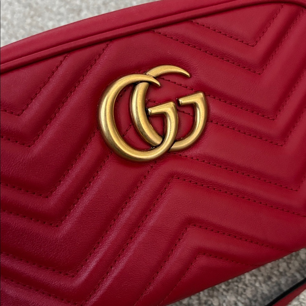 GG Marmont Small Matelasse Crossbody Bag - Picture 11 of 16